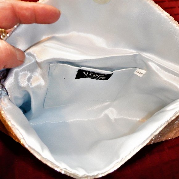 Here it Is! *** VIOLA *** Beaded Clutch / Crossbody BAG (even Stap is Beaded) - Picture 3 of 3